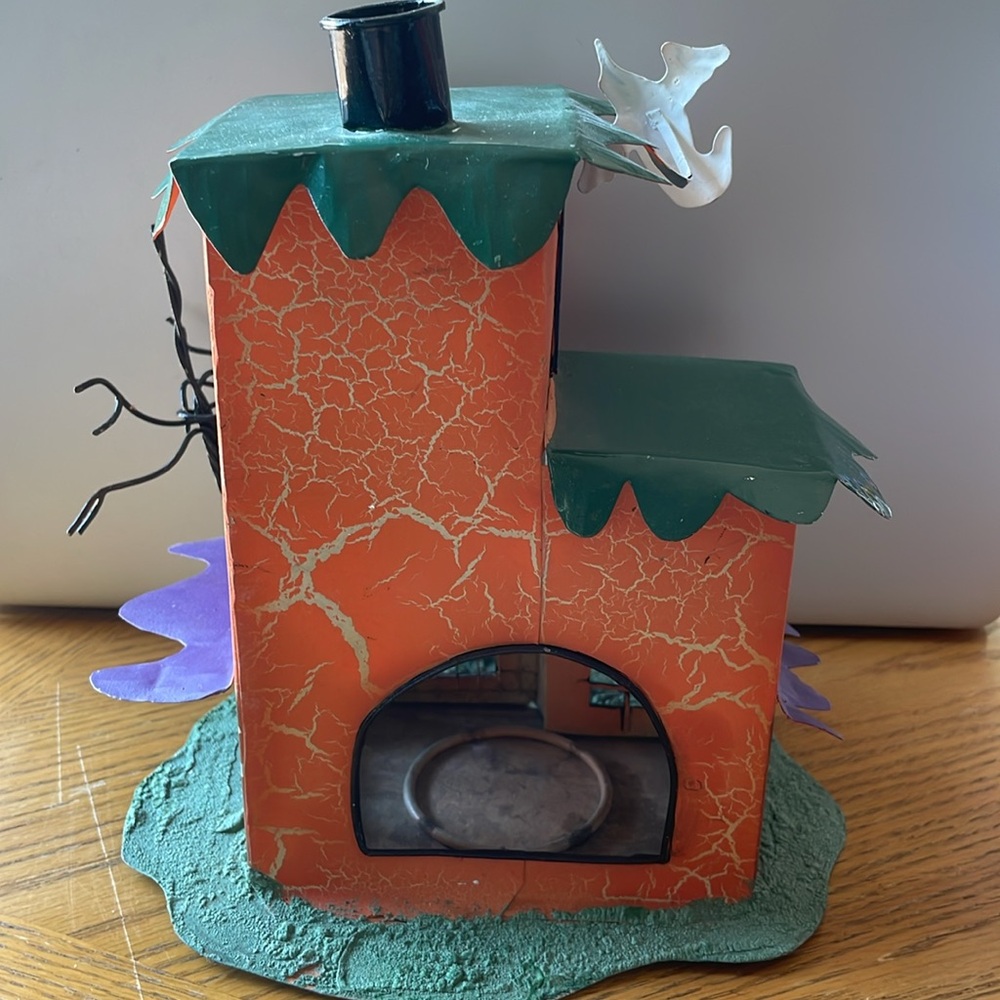 Halloween Haunted House Metal Decoration - Picture 3 of 4